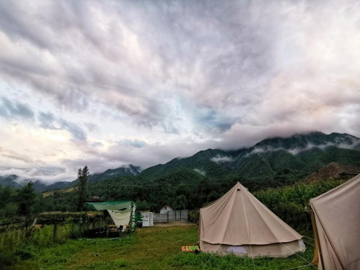 Luna Rock Glamping Brezoi - Blue Scai Hotel Exterior foto